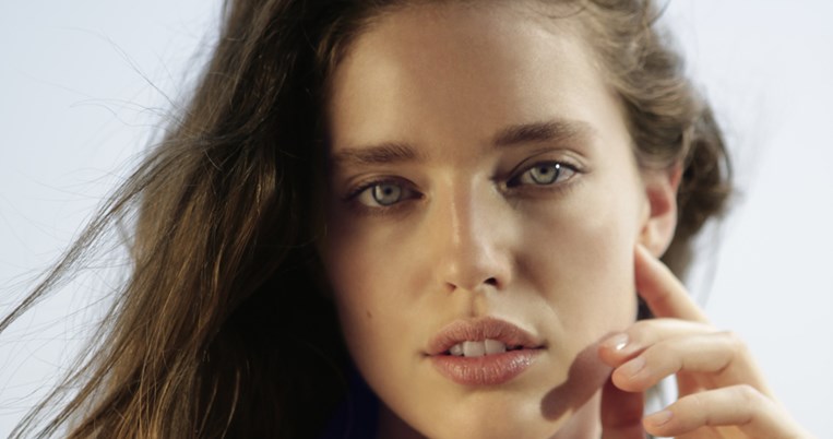 Μία 27χρονη φοιτήτρια ψυχολογίας του Columbia είναι το νέο πρόσωπο της Biotherm