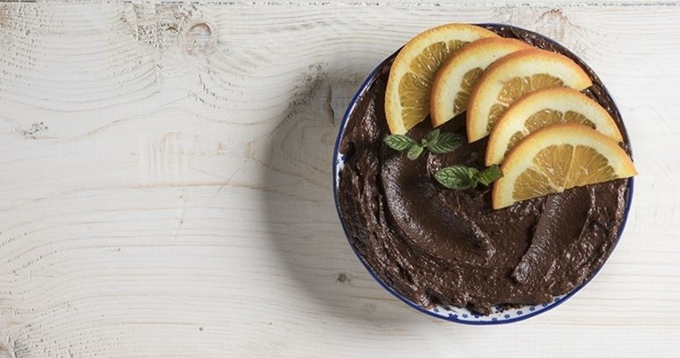 Φτιάξε μους σοκολάτας ψυγείου χωρίς ζάχαρη με την απόλυτη υπερτροφή στην οποία είμαστε εθισμένοι