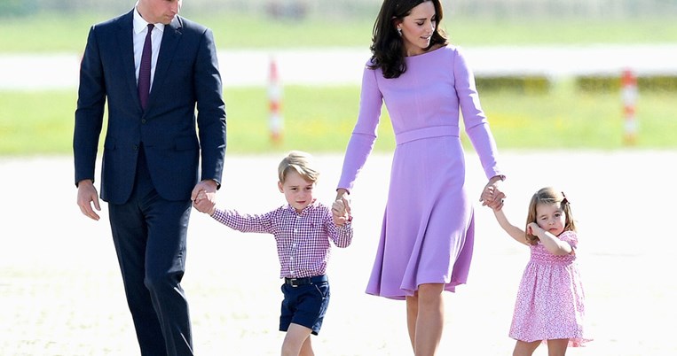 Η Κέιτ Μίντλετον έβαλε ένα φόρεμα Zara αξίας 40 λιρών και πήγε τα παιδιά της βόλτα στο πάρκο