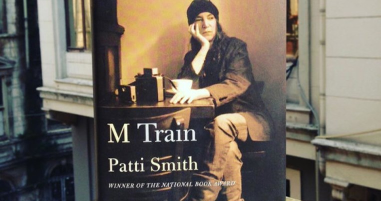 Μα τι ωραία που γράφει η Πάτι Σμιθ. Να τι θα διαβάσεις τώρα