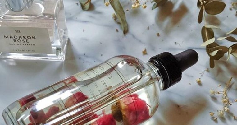 Το πιο συνηθισμένο λάθος που κάνεις όταν φοράς άρωμα