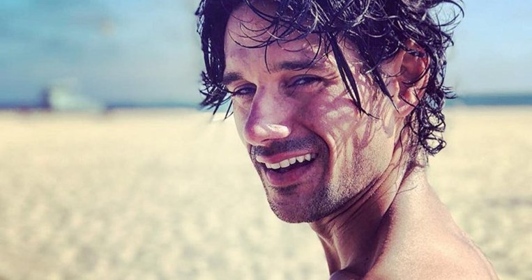 Νέο look για τον Πάνο Βλάχο. Το δημόσιο σχόλιο του ηθοποιού για την αλλαγή στην εμφάνισή του