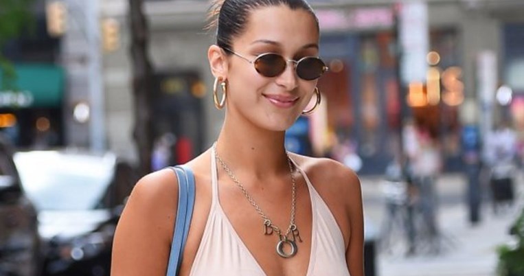 Μπέλα Χαντίντ: Το ακραίο αλλά πολύ εντυπωσιακό χρώμα στο κοστούμι της