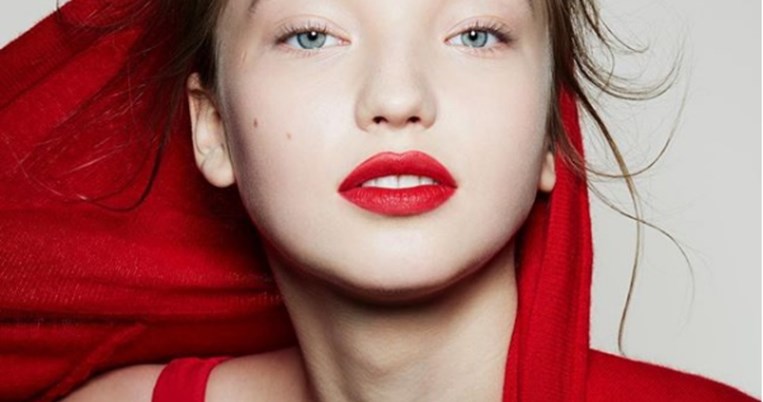 Αν έπρεπε να διαλέξουμε το απόλυτο κόκκινο κραγιόν, θα διαλέγαμε αυτό