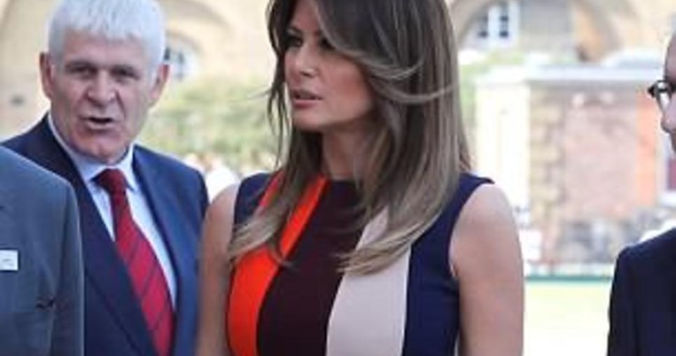 Το «βρετανικό» μυστικό πίσω από το colour block φόρεμα της Μελάνια Τραμπ στο Λονδίνο