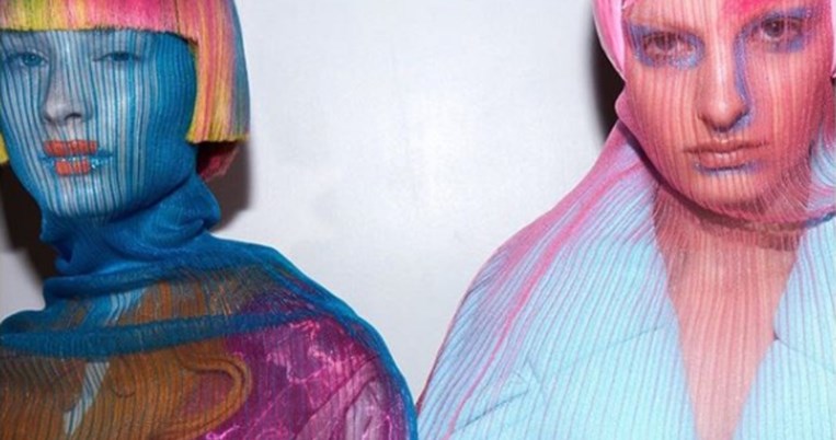 Εσύ ακόμα κρατάς το κινητό στο χέρι σου; Ο νέος τρόπος που προτείνει η μόδα θα σε εκπλήξει