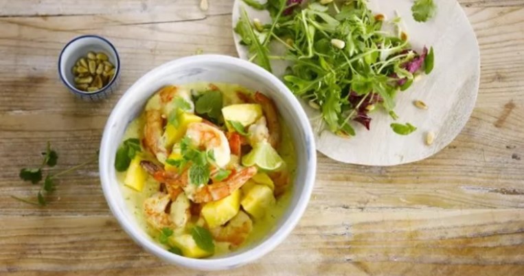 Γλυκιά και δροσιστική σαλάτα με γαρίδες: Μια ελαφριά καλοκαιρινή συνταγή