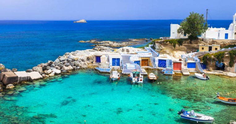 Το γραφικό ψαροχώρι των Κυκλάδων που -ευτυχώς- ο χρόνος έχει σταματήσει
