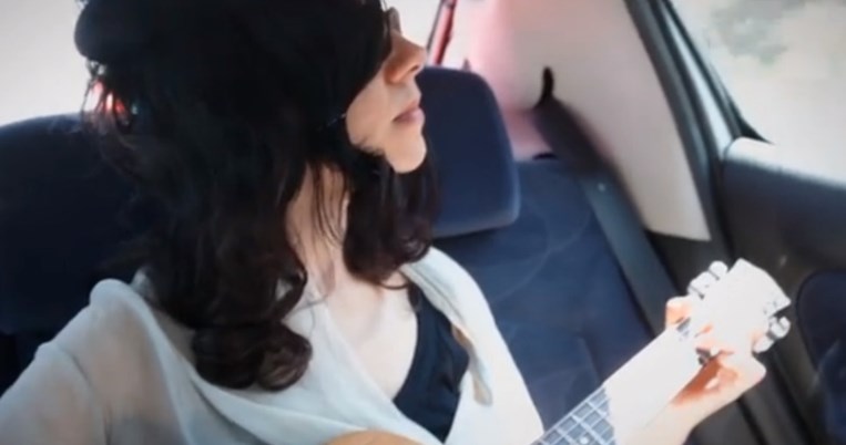 H PJ Harvey στην Ειδομένη για το νέο της βίντεο κλιπ
