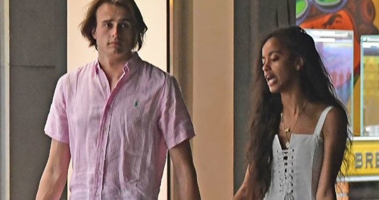 Μας αρέσει: Η Μάλια Ομπάμα ντύνεται σαν Λονδρέζα 