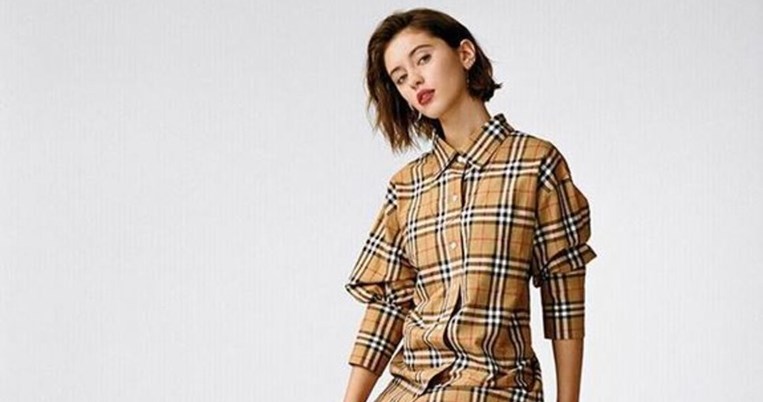 Μεγάλη αλλαγή: Με νέο logo μετά από 20 χρόνια η Burberry στην εβδομάδα μόδας του Λονδίνου