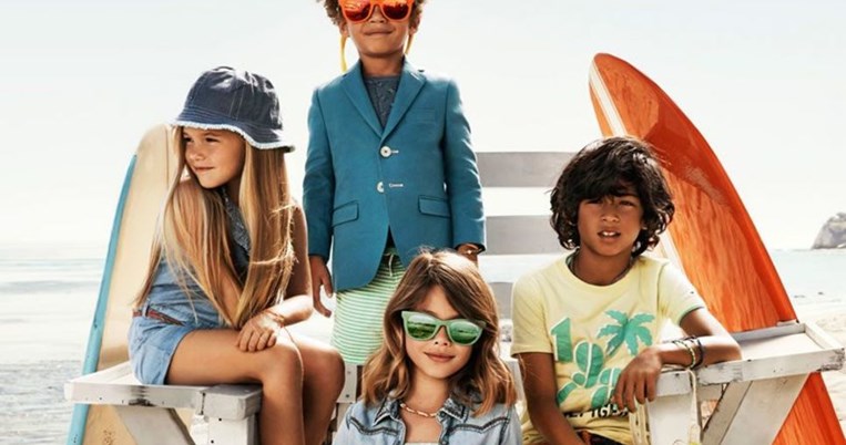 Δωρεά καινούργιου παιδικού ρουχισμού Tommy Hilfiger στους πυρόπληκτους