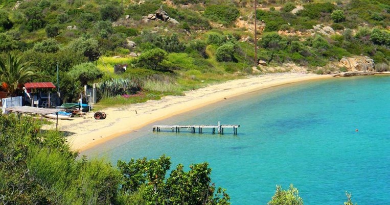 Ένα νησάκι στη Χαλκιδική που μοιάζει με Καραϊβική κρύβει ό,τι ονειρεύεστε για τις διακοπές σας