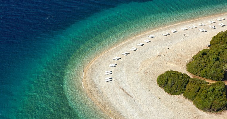 Ξέρεις πού βρίσκεται αυτή η φαντασμαγορική παραλία-σταρ της Ελλάδας; 