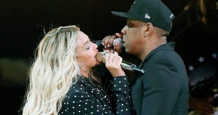 Όταν η σταρ των σταρ, Μπιγιονσέ, εμφανίστηκε στη σκηνή με ρούχο Έλληνα σχεδιαστή 