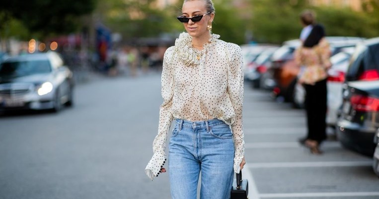 Ψηλά φλατ: Τα παπούτσια με το τακούνι που μεταμορφώνεται είναι το δώρο της μόδας σε μας