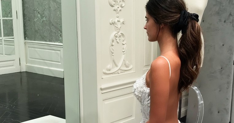 Παρασκήνιο: Ο οίκος Celia Kritharioti αποκαλύπτει τις λεπτομέρειες του νυφικού της Χριστίνας Μπόμπα 