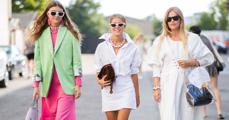 Μα τι συμβαίνει; Είναι αυτό το νέο μαζικό τρεντ στα παπούτσια για το οποίο κανείς δε μιλάει; 