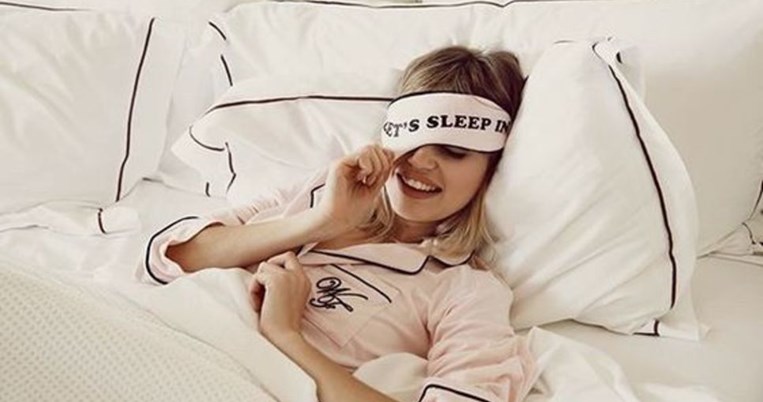 Αυτό δεν το περιμέναμε: Πώς επηρεάζει την ψυχολογία σου, η πλευρά στην οποία κοιμάσαι;