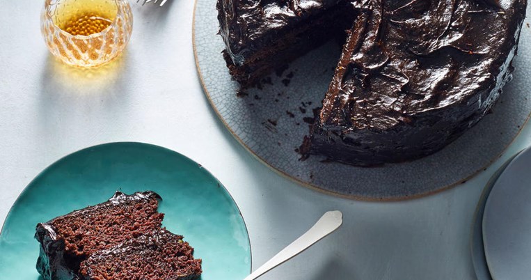 Σοκολατένιο κέικ με αβοκάντο, χωρίς αυγά και βούτυρο: Μία συνταγή-τρέλα 