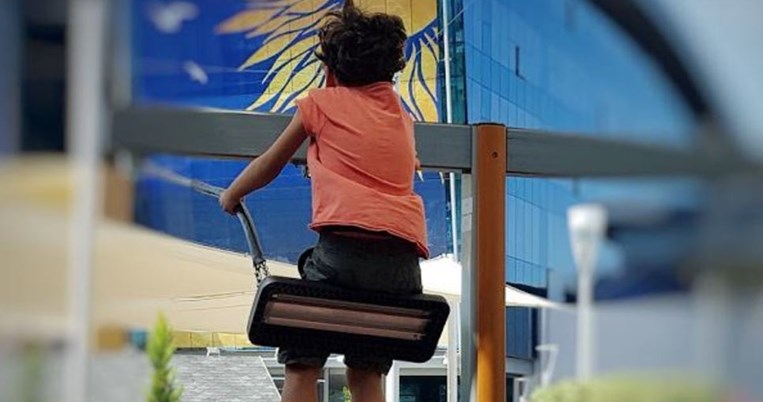 Τελευταία πτήση, πρώτη απογείωση: Μια μαμά περιγράφει την πρώτη μέρα του γιου της στο σχολείο 