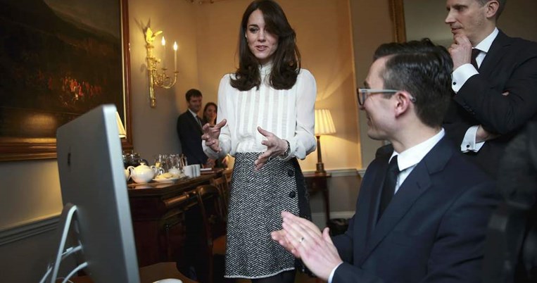 Τι φόρεσε και προκάλεσε πάλι sold out η Κέιτ Μίντλετον ως νέα editor της Huffington Post; 