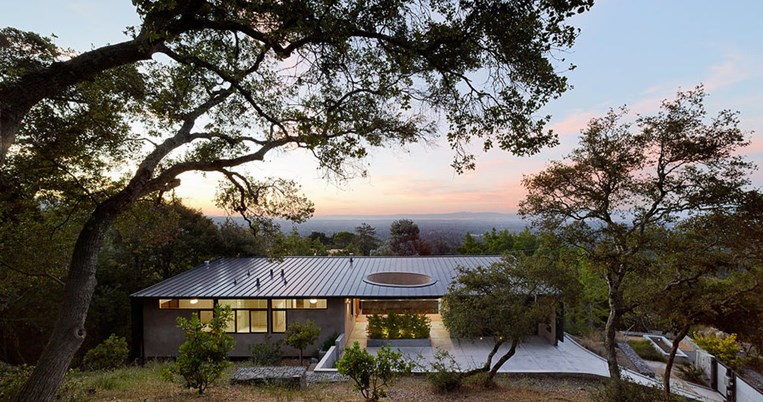 Ένα αρχιτεκτονικό κομψοτέχνημα στην καρδιά του δάσους