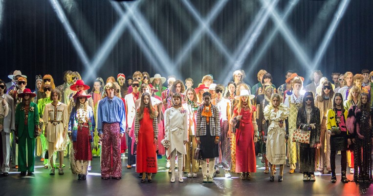 Η Ντόλι Πάρτον, ο Μίκι Μάους και όλα όσα θα επιβάλλει σαν τρεντ ο οίκος Gucci το επόμενο καλοκαίρι 