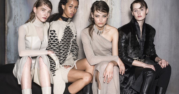 Η νέα συλλογή «Ο Απόηχος των Τόξων» της Ιωάννας Κουρμπέλα φέρνει την μόδα δίπλα στην τέχνη