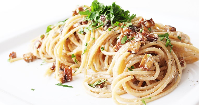 Καρμπονάρα με γιαούρτι light: Όλη η γεύση, λιγότερες θερμίδες, αντίο ενοχές 