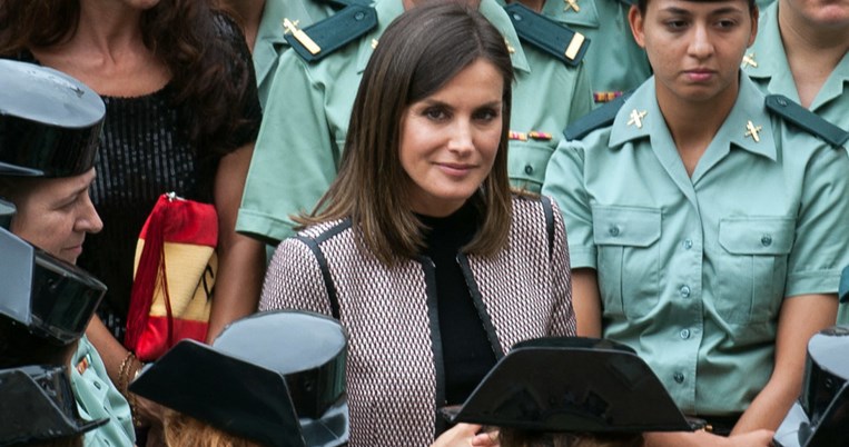 Τα συνδυάζει με τα πάντα: Η βασίλισσα Λετίσια φαίνεται ότι έχει βρει τα ιδανικά παπούτσια