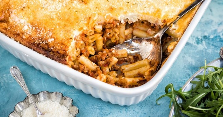 Παστίτσιο με μπεσαμέλ γιαουρτιού: Απίθανη, ελαφριά και υγιεινή γεύση χωρίς κρέμα γάλακτος 
