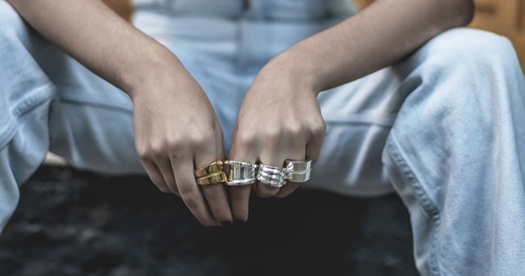 Η ελληνική συλλογή χειροποίητων κοσμημάτων που φοριέται από γυναίκες και άντρες 