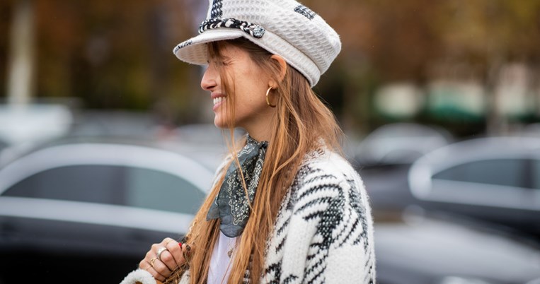 Το αξεσουάρ που τα fashion girl φορούν σε κάθε περίσταση και λάτρεψαν τα top model στα 90s