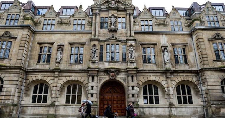 Σαν ανέκδοτο: Η αδιανόητη ερώτηση που έθεσε το Πανεπιστήμιο της Οξφόρδης σε υποψήφιους