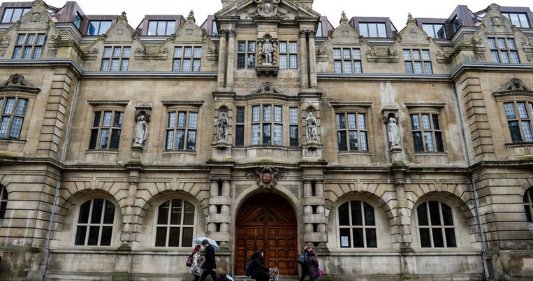 Σαν ανέκδοτο: Η αδιανόητη ερώτηση που έθεσε το Πανεπιστήμιο της Οξφόρδης σε υποψήφιους