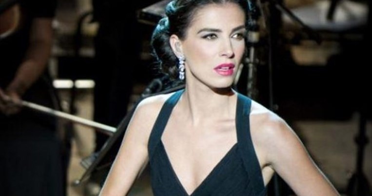 H Φωτεινή Δάρρα παντρεύτηκε ήσυχα και αθόρυβα. Ο τραγουδιστής που το αποκάλυψε στο ίνσταγκραμ