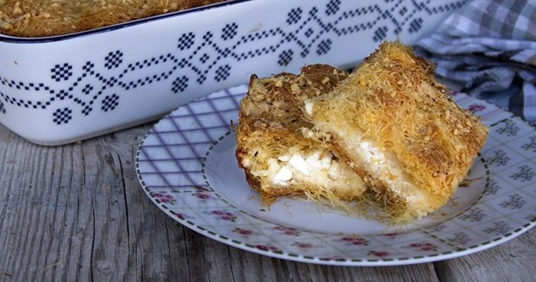 Λιγότερο φύλλο, πιο «παιχνιδιάρικη» γεύση: Η τυρόπιτα με κανταΐφι τρώγεται με το χέρι   