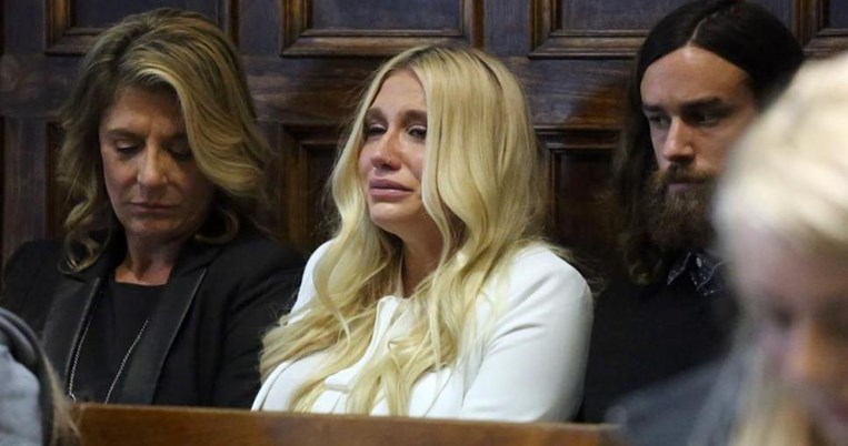 Η Kesha κατηγορεί τον παραγωγό της για βιασμό 