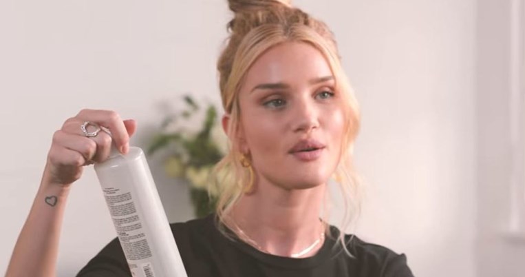 Και μακριά και κότσος: Το updo στυλ μαλλιών της Ρόζι Χάντινγκτον θα θελήσεις να το αντιγράψεις