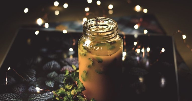 Αντικατέστησε με αυτό το ρόφημα το κρασί που παραγγέλνεις έξω για να κοιμάσαι μετά σαν πουλάκι