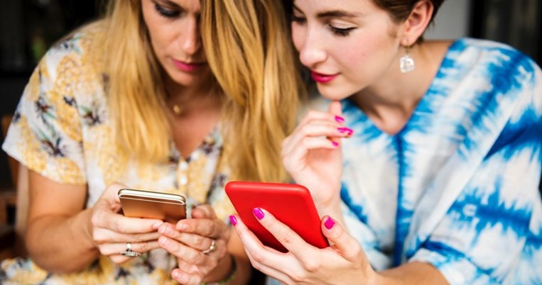 Από όποια ευρωπαϊκή χώρα κι αν τηλεφωνούμε με το κινητό μας, θα πληρώνουμε το ίδιο με την Ελλάδα