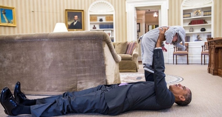 38 εικόνες που αποδεικνύουν ότι τα πιτσιρίκια λατρεύουν τον Ομπάμα