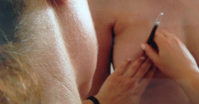 Η Ελληνίδα που νίκησε τον καρκίνο του μαστού πλέον κάνει τατουάζ που ξαναχαρίζει τη θηλυκότητα