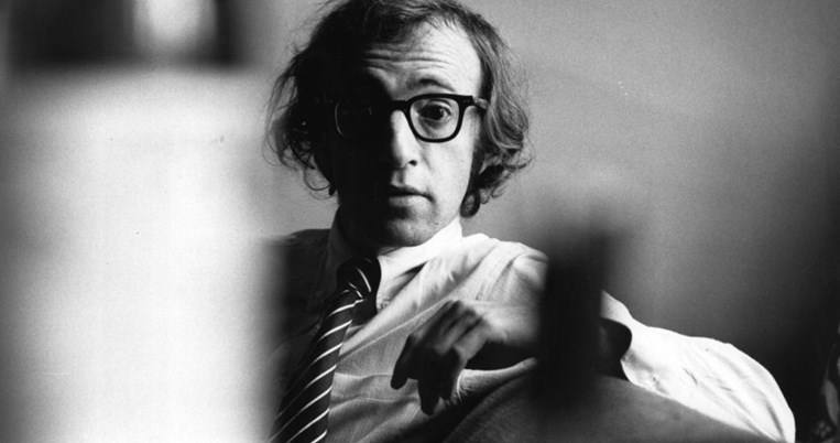 «Η ζωή δε μιμείται την τέχνη. Μιμείται την κακή τηλεόραση»: Οι ευφυείς αφορισμοί του Γούντι Άλεν