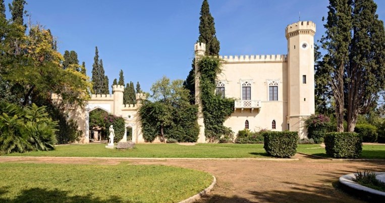 Ο παραμυθένιος πύργος που βρίσκεται στην Αθήνα ανοίγει τις πόρτες του στο κοινό για ξεναγήσεις