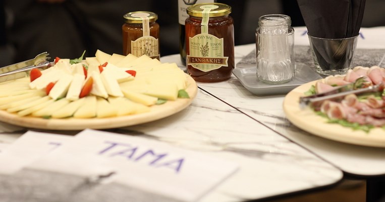 PublicCafé: Αέρας ανανέωσης και Κυκλάδων στην καρδιά της Αθήνας