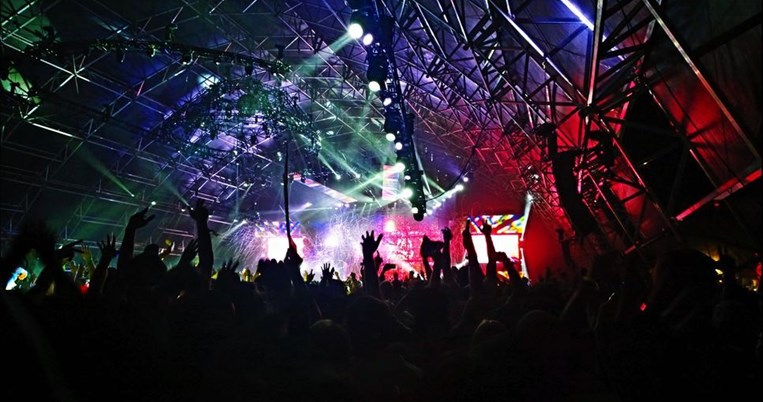 Η πιο ακριβοπληρωμένη γυναίκα μουσικός βγάζει σε μια βραδιά όσα δεν βγάζουμε σε μια ζωή