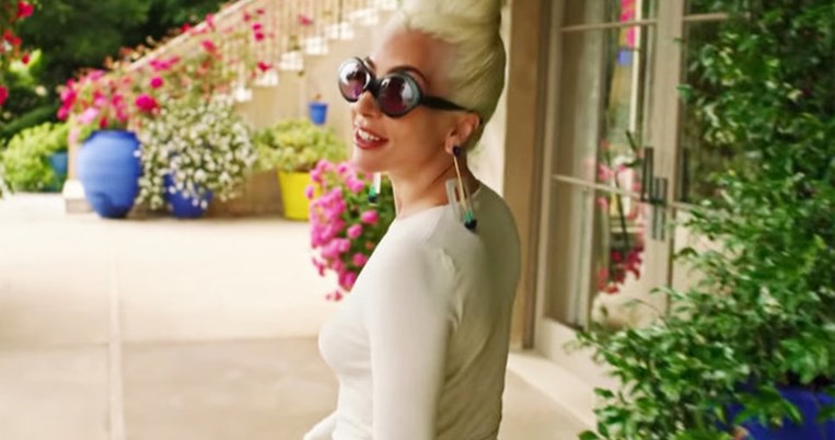 Η ντουλάπα της Lady Gaga είναι μέσα στον κήπο του σπιτιού της