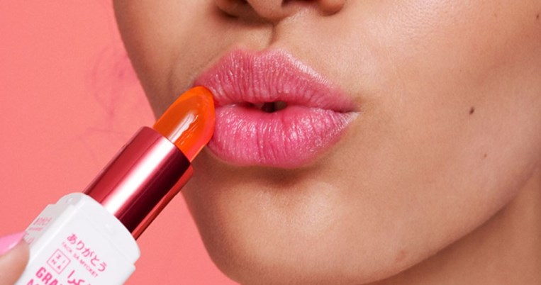 Το νέο LIPS FOR LIFE LIPSTICK της 3INA, δεν είναι απλά ένα κραγιόν